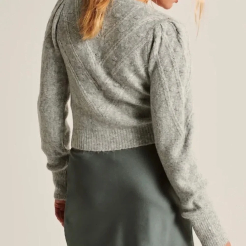 NWOT Abercrombie Cropped Bobble Cardigan Sweater GREEN/GREY - SIZE M - Picture 2 of 8